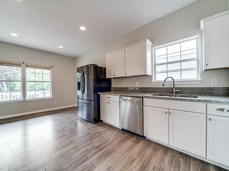 1639 Green Hill Dr — Photo 15