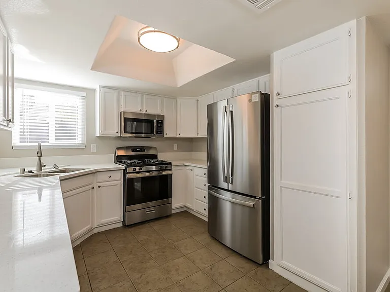 526 Dutchman Ave — Photo 10