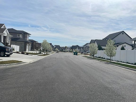 4th image of 3112 N Park Place St