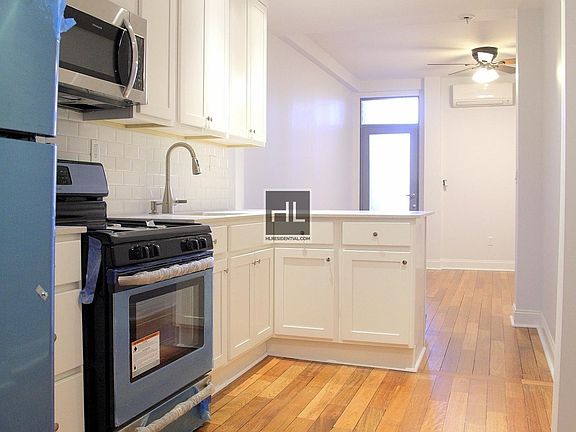 4th image of 2352 37th St APT 1L