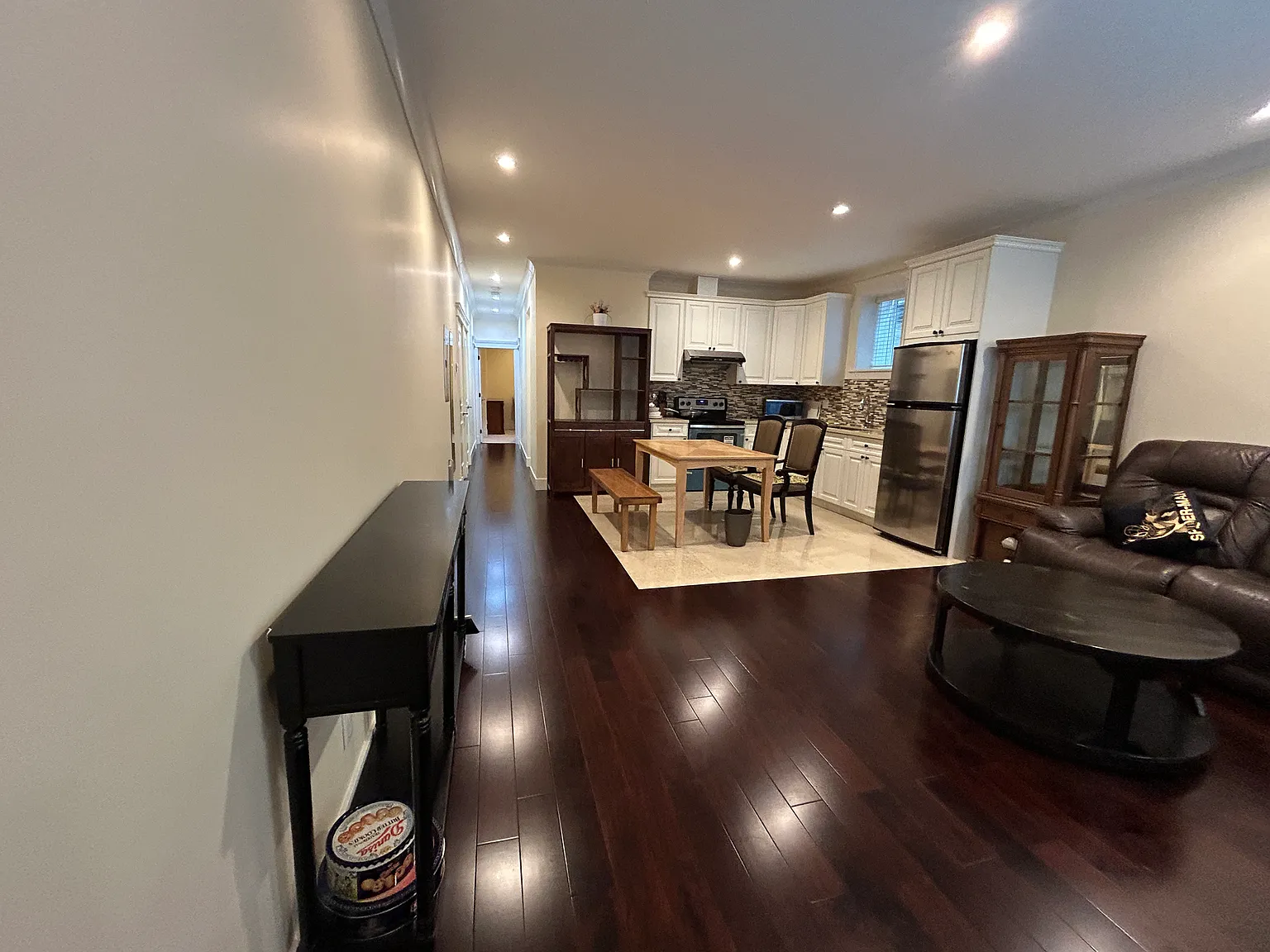 2 bed, 1000 sqft, $1,950 — Photo 2