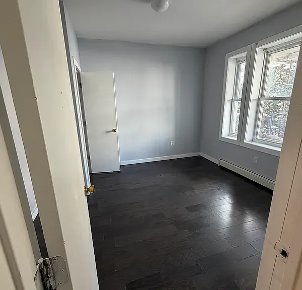 29 Bartholdi Ave — Photo 2