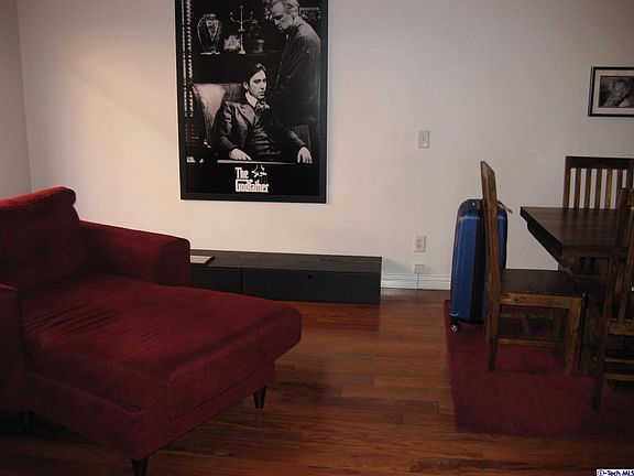 4th image of 2217 Montrose Ave Unit 8