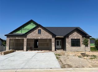 2919 Kehrswood Ct, Maryville, IL 62062