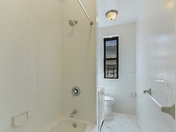 4th image of 1038 Southern Blvd APT 18