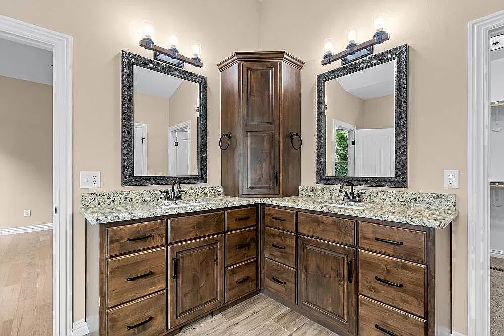 4 bed, 2218 sqft, $3,200 — Photo 3