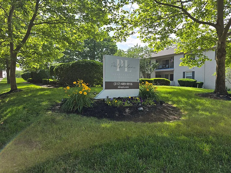 Park Lane Apartments — Photo 42