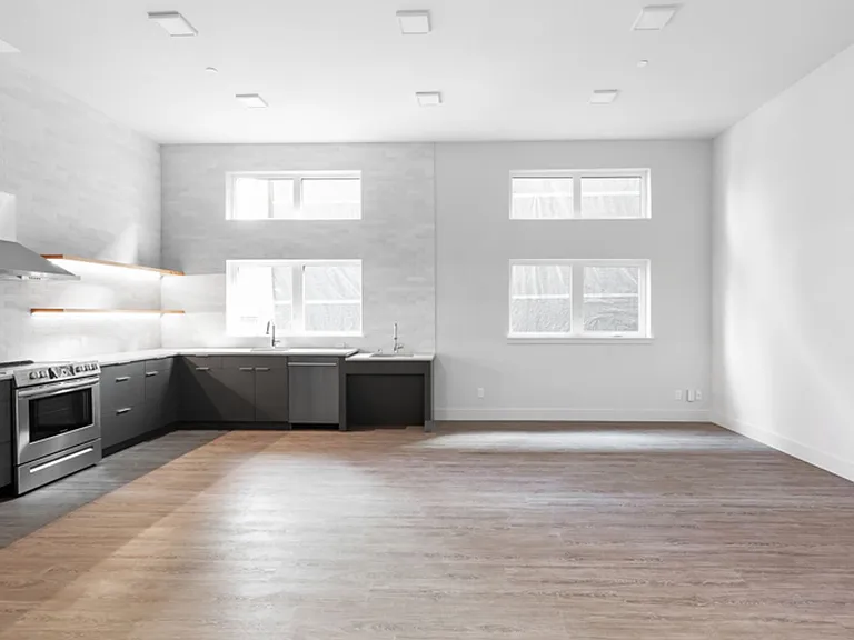 510 Broadway — Photo 8