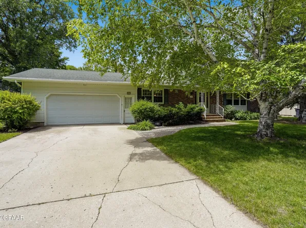 2604 Belmont Rd, Grand Forks, ND 58201