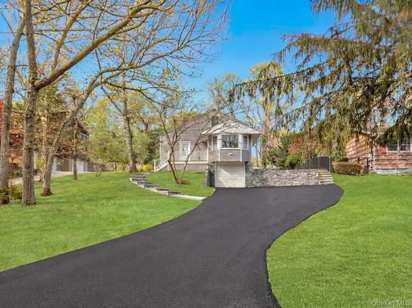 14 Woodvale Avenue, Kings Park, NY 11754