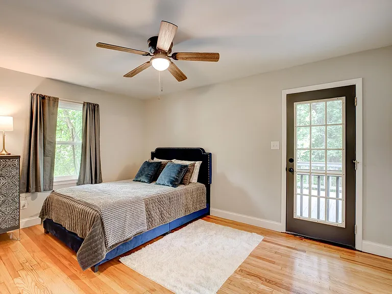 1301 Glenoaks Dr — Photo 10