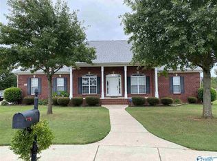 122 Shadow Pointe Cir, Huntsville, AL 35806