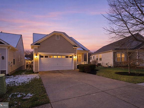 2nd image of 190 Bridgewater Cir