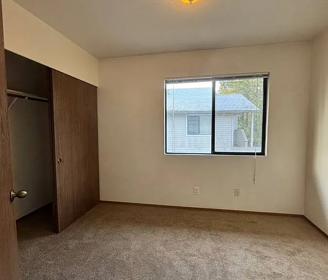 1407 Mission Blvd — Photo 9