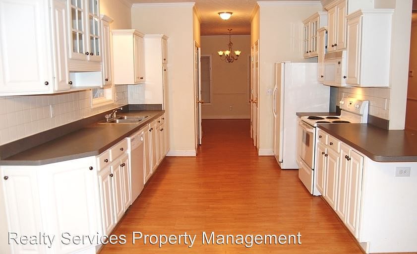 1st image of 211 Wyndhurst Dr
