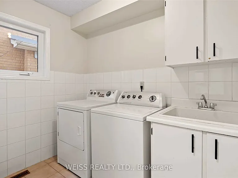 122 Torii St — Photo 17