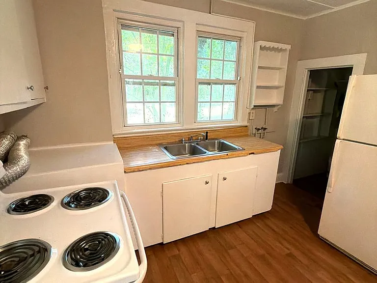 3516 Eastway Dr — Photo 7