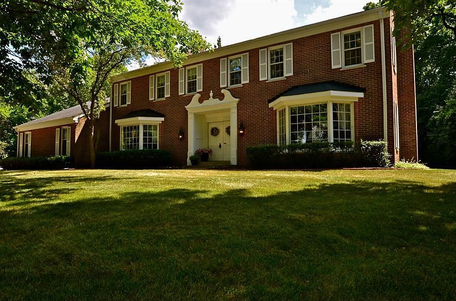 1st image of 489 Pinewoods Dr