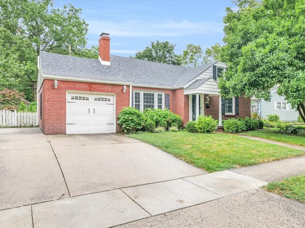 1203 W John St, Champaign, IL 61821