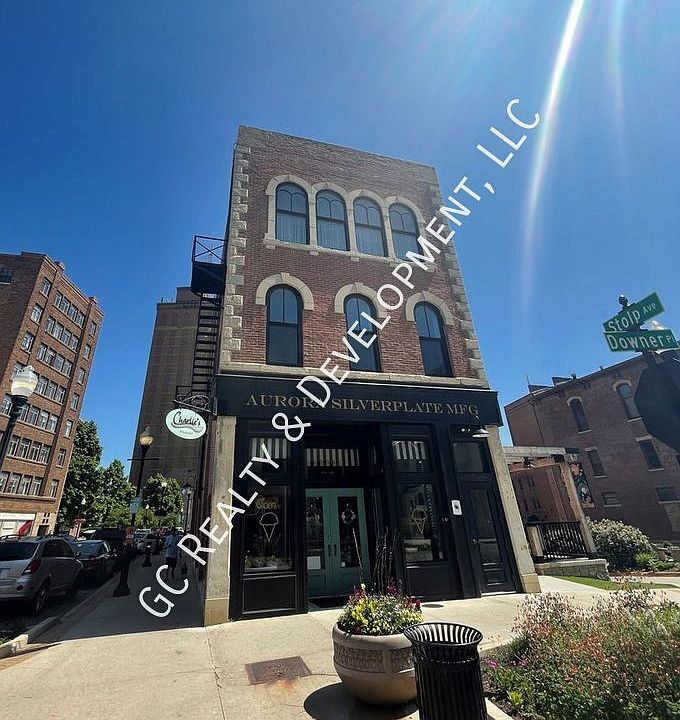 1st image of 6 E Downer Pl Unit 202