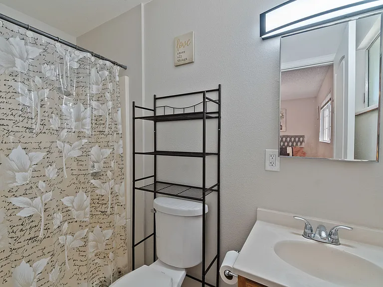 2384 Saturn Skyway — Photo 13