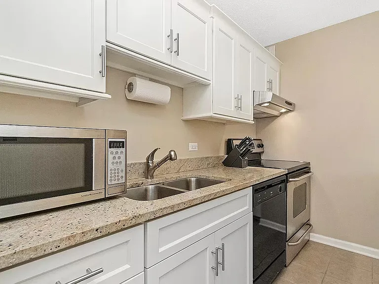 71 E Division St #1005 — Photo 7