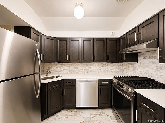 4th image of 2357 Demeyer Street