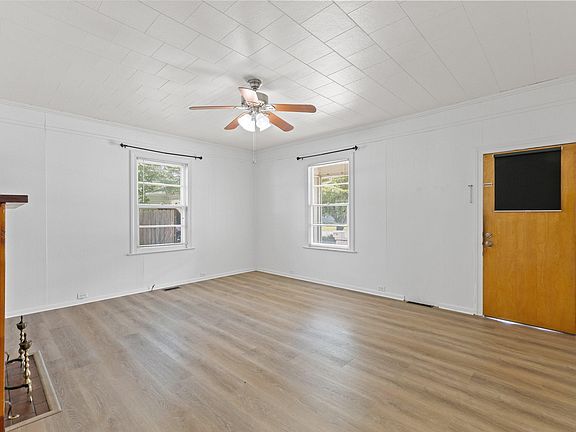 4th image of 302 W East St