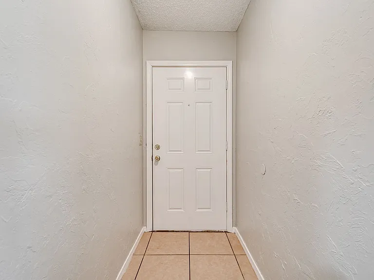 2310 E 11th St — Photo 7