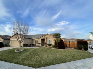 1546 Odessa St, Dinuba, CA 93618