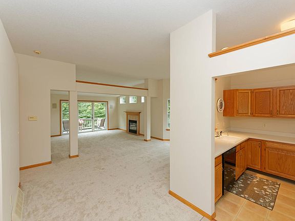 5th image of 15 Parkland Ct