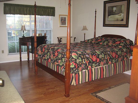 3rd image of 4523 Parkwood Sq