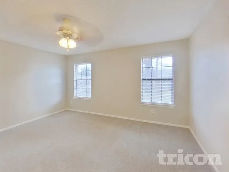1020 Almond Dr — Photo 10