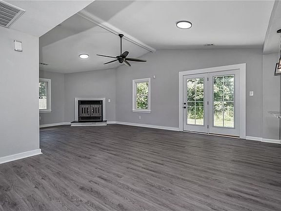 3rd image of 18 Westmont Dr