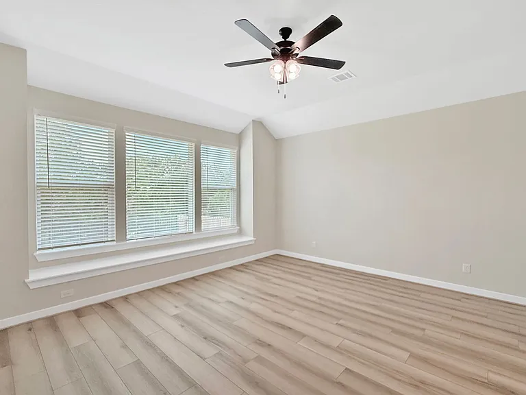 1590 Lone Grapevine — Photo 12