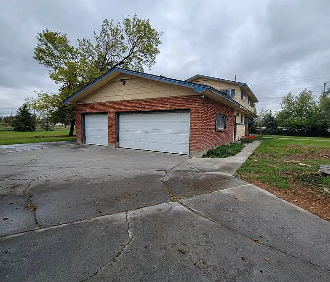 3346 Crestwood Ln — Photo 4