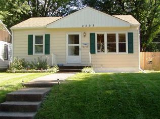 2203 Cody St, Bettendorf, IA 52722