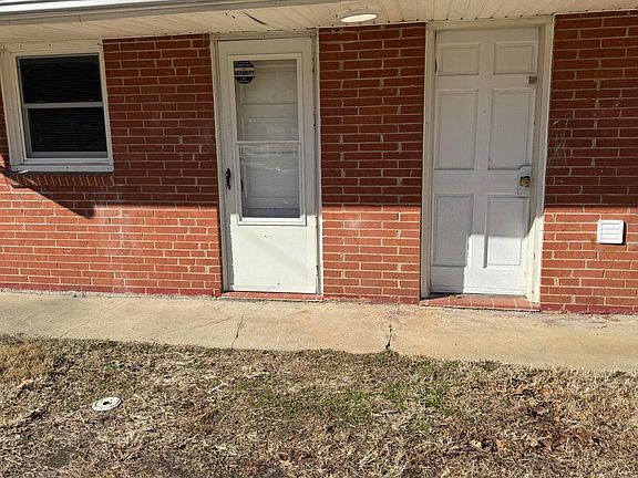 2nd image of 575 Colonial Hill Dr #1