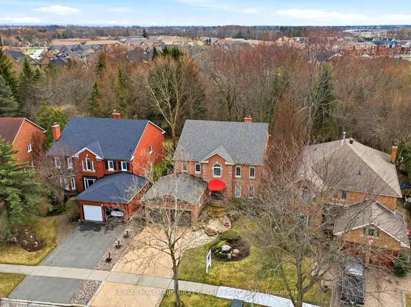 39 Kennett Dr, Whitby, ON L1P 1L5