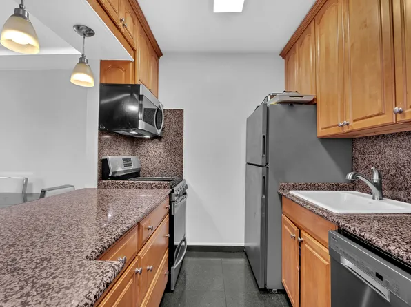 235 East 40th Street 24H image 3 of 6