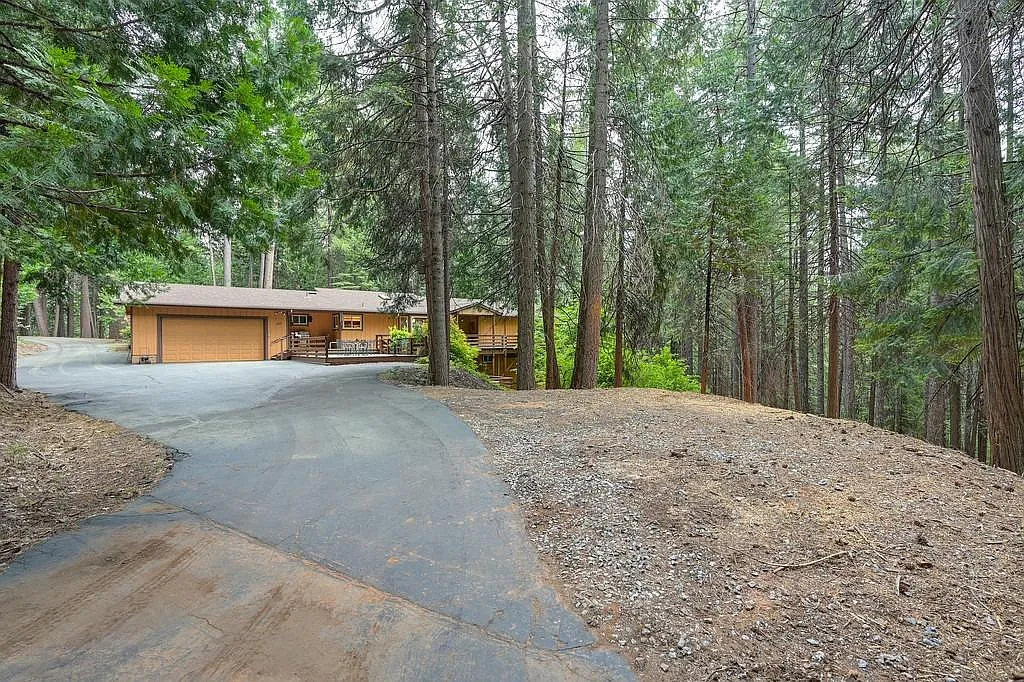 4572 Park Woods Dr photo 1