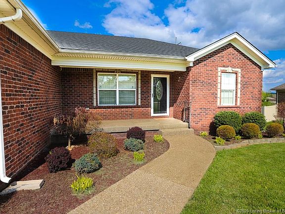 3rd image of 221 Pine Dr