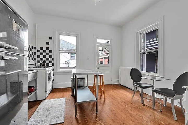 1st image of 257 W King St #2