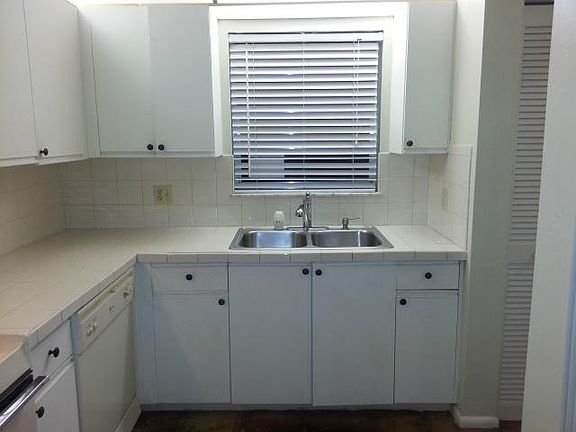 4th image of 8259 SE Croft Cir APT L-8