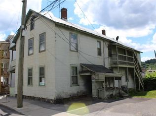 7 Chestnut St, Winsted, CT 06098