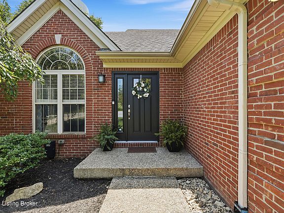 3rd image of 13613 Forest Bend Cir