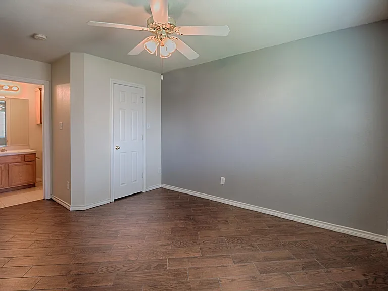 3612 Oldenburg Ct — Photo 3