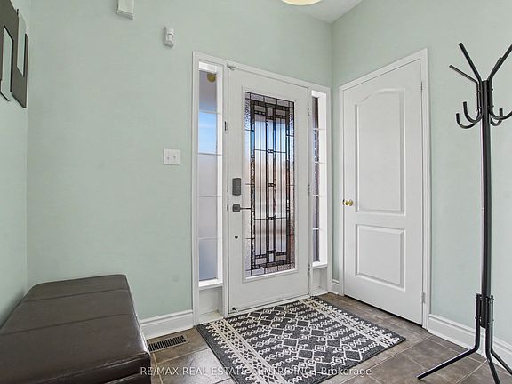 3rd image of 21 Vermont Rd