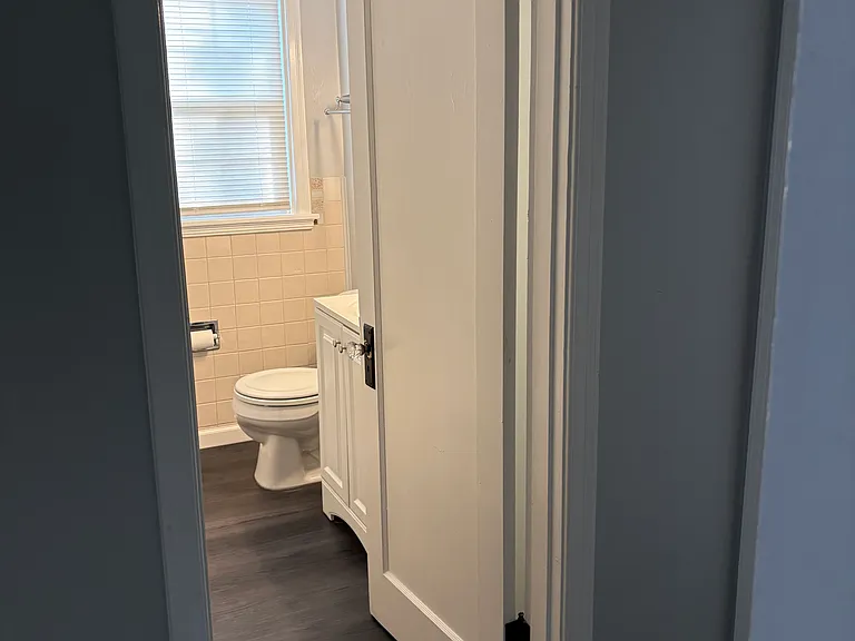 924 Curwood Dr — Photo 3