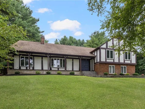 10 Abbott Valley View Dr, Cumberland, RI 02864